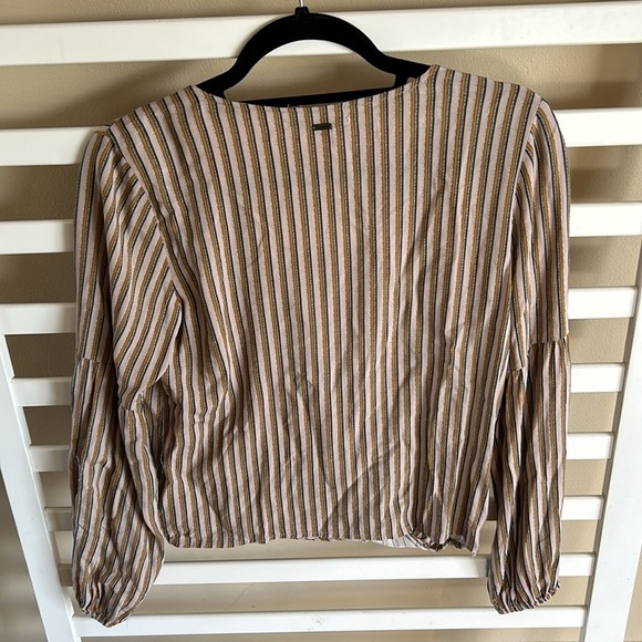 O'Neill Striped Wrap Top Size Small - Picture 11 of 13